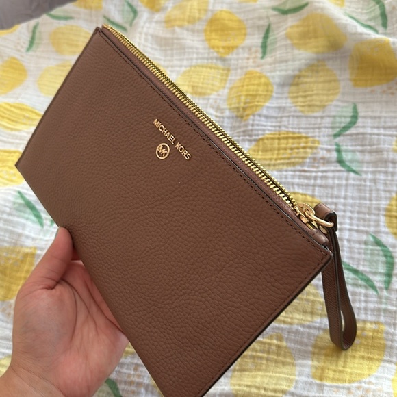 Micheal Kors Wristlet - Picture 3 of 3